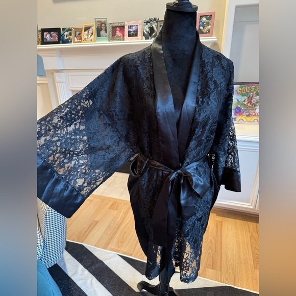 VICTORIA'S SECRET Vintage Gold Label Black Lace and Satin Robe One Size GVC - Picture 2 of 4